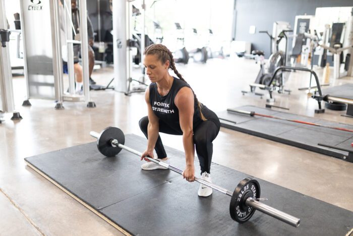 Woman lifting weights at the gym.